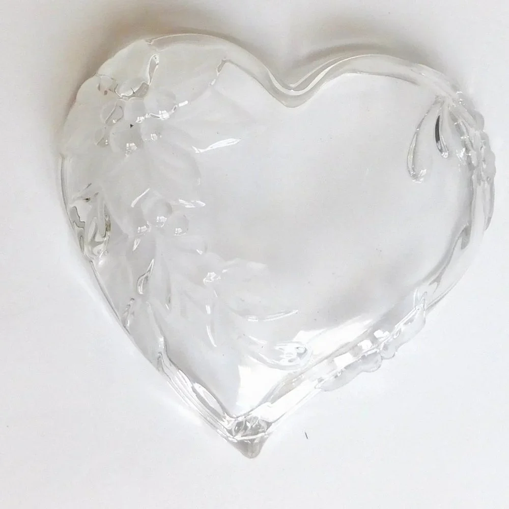 Mikasa Frosted  Heart Shape Dish Trinket  Bowl  Poinsettia 5×6 